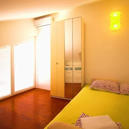 Apartment Blizu Plaze U Betini