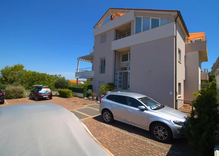 Blizu Plaze U Betini * Betina (Sibenik-Knin)